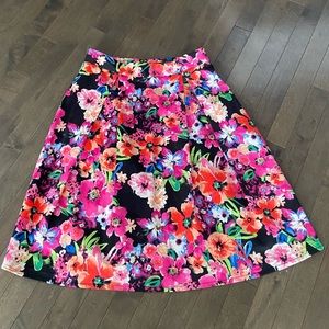 Stunning floral skirt - 2/4